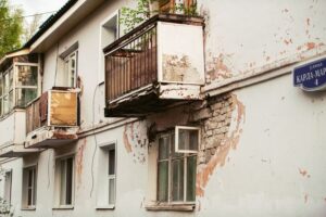 Balcon fissuré ou qui s'affaisse