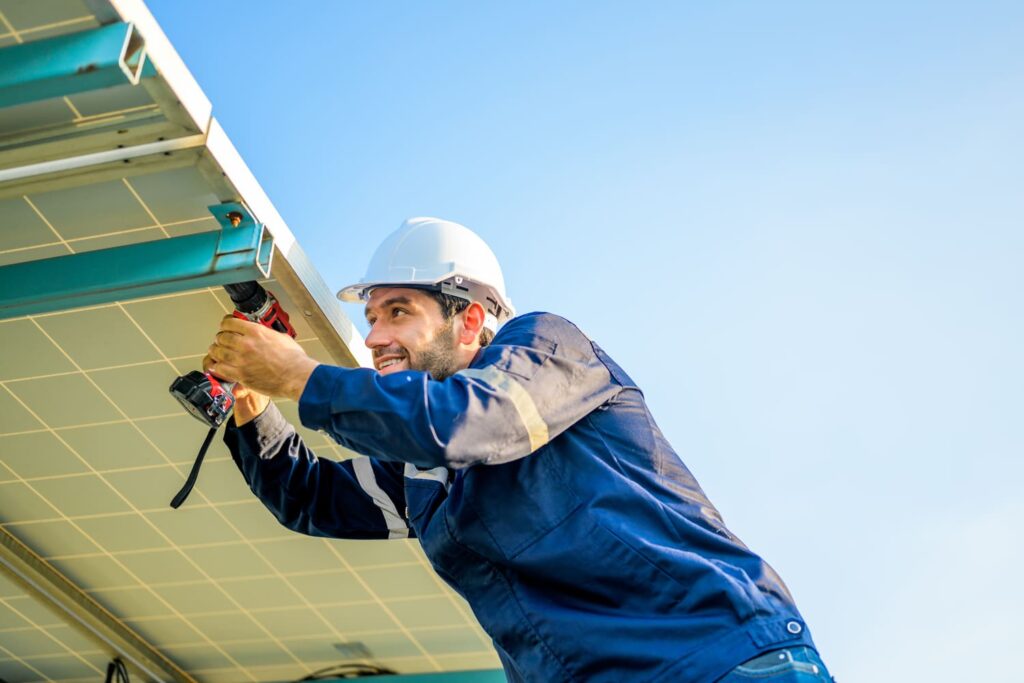 Installation de panneaux photovoltaïques pourquoi vérifier la structure du bâtiment